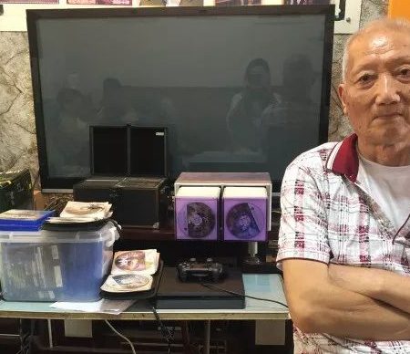 88-year old man honored as the oldest gaming vlogger
