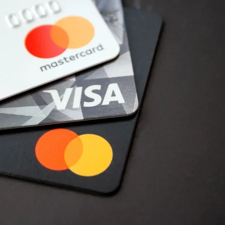 UKGC Investigates Mastercard and Visa Over Illegal Gambling Risks