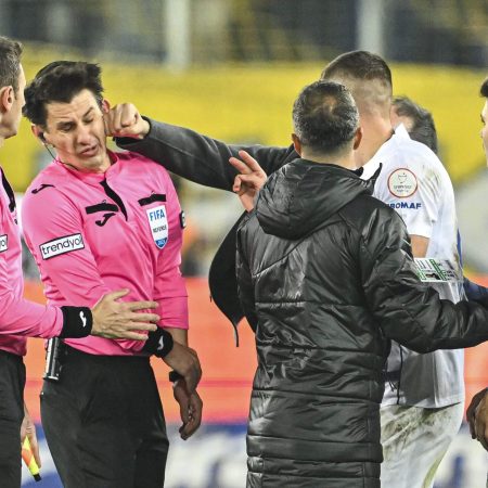 17 Referees and Club President Arrested in Illegal Gambling Bust